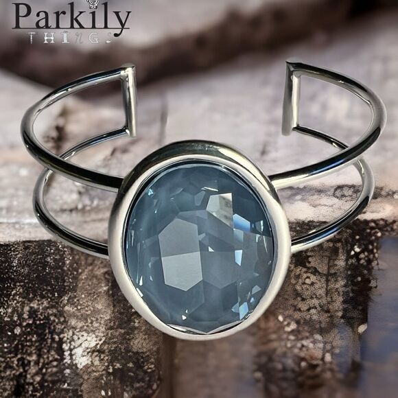 Handcrafted bracelet with denim blue Swarovski crystal - Picture 3 of 5